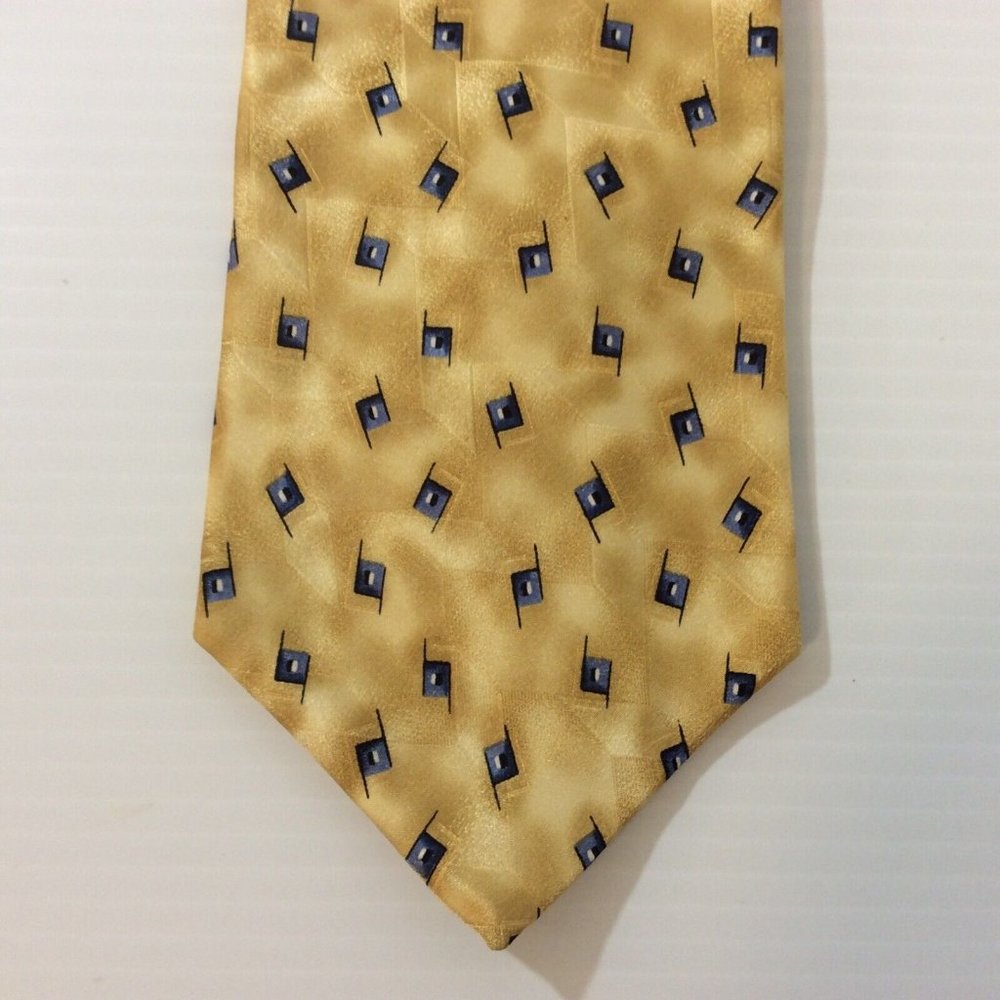 ROUNDTREE andYORKE Mens Tie Necktie Yellow Blue Hand Sewn All Silk Geometric USA